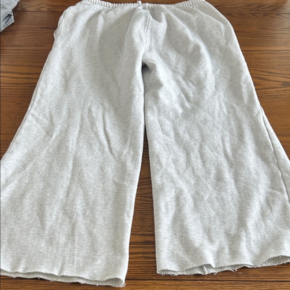 Gray Wide-Leg Sweatpants/9 - Picture 4 of 4